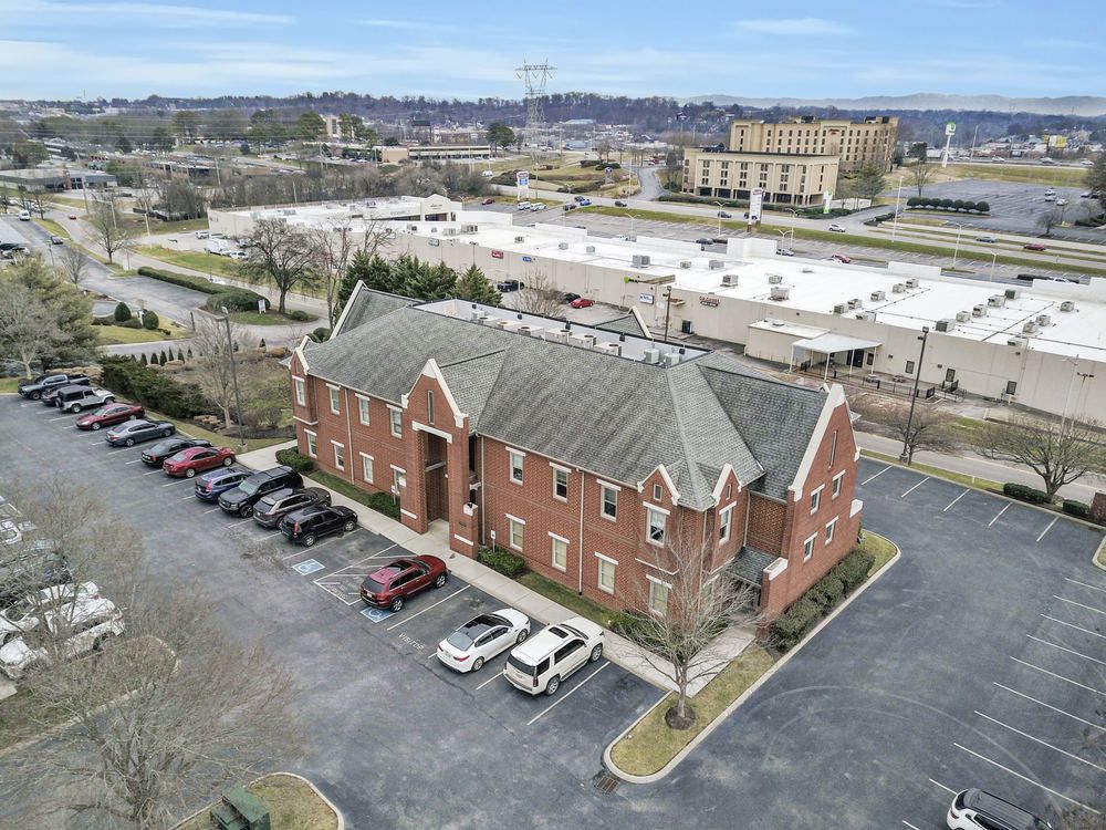Cross Park Center: 9123 - 9131 Cross Park Drive, Knoxville, TN 37923